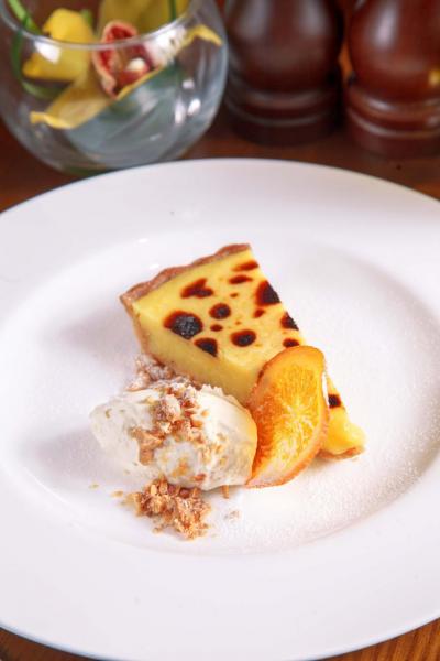 Crostata di limone di Amalfi:採用產自意大利坎帕尼亞阿馬爾菲海岸的檸檬炮製而成,甜中帶點微酸,味道清新,而且批底鬆脆,不愧為餐廳的招牌甜品! Crostata di limone di Amalfi:採用產自意大利坎帕尼亞阿馬爾菲海岸的檸檬炮製而成,甜中帶點微酸,味道清新,而且批底鬆脆,不愧為餐廳的招牌甜品!
