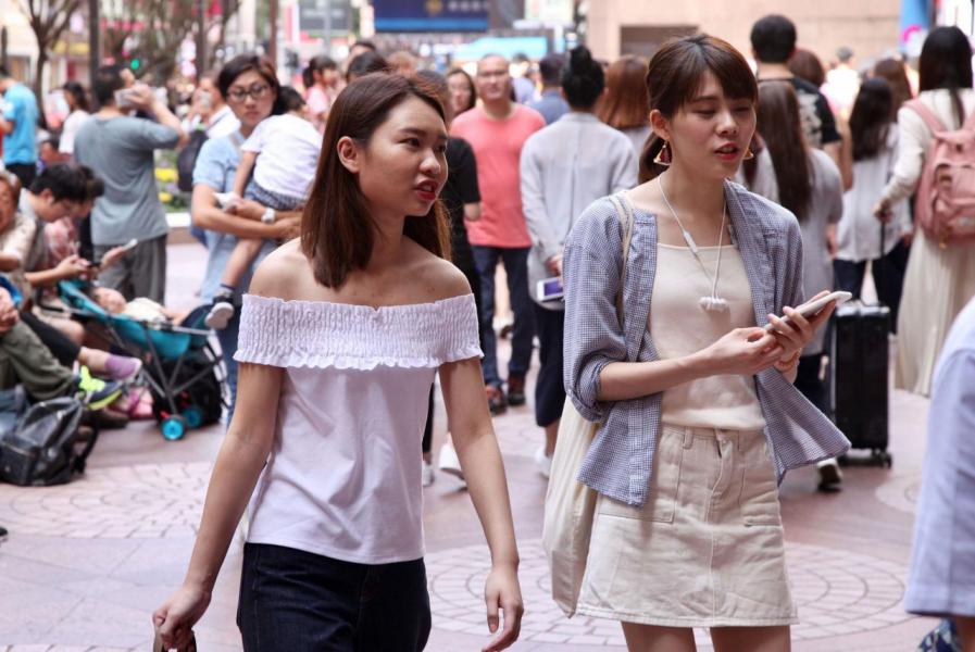 若沒有父母的幫助,年青人實在難望「上車」。 若沒有父母的幫助,年青人實在難望「上車」。