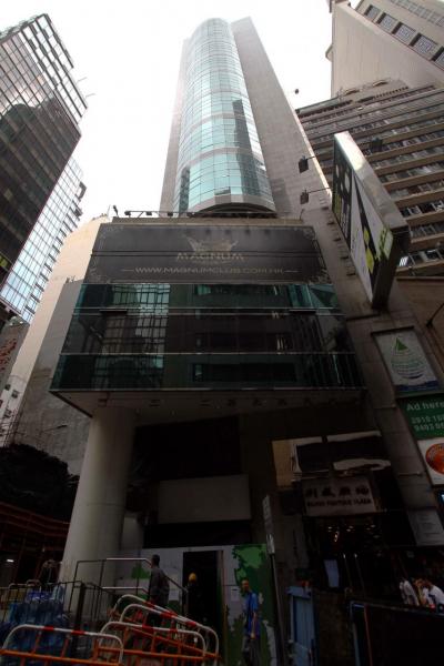 今年3月份,中環乙廈荊威廣場一個高層全層單位,以呎價3萬元成交。 今年3月份,中環乙廈荊威廣場一個高層全層單位,以呎價3萬元成交。