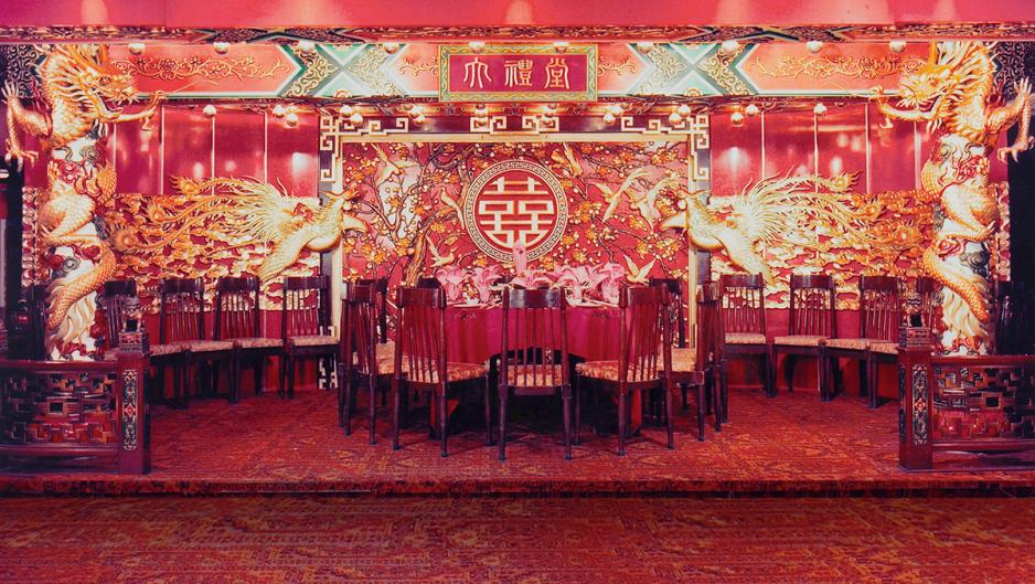 在鑽石酒家上環總店內耗資過百萬的龍鳳大禮堂,已於2012年捐給沙田文化博物館作展覽之用。 在鑽石酒家上環總店內耗資過百萬的龍鳳大禮堂,已於2012年捐給沙田文化博物館作展覽之用。
