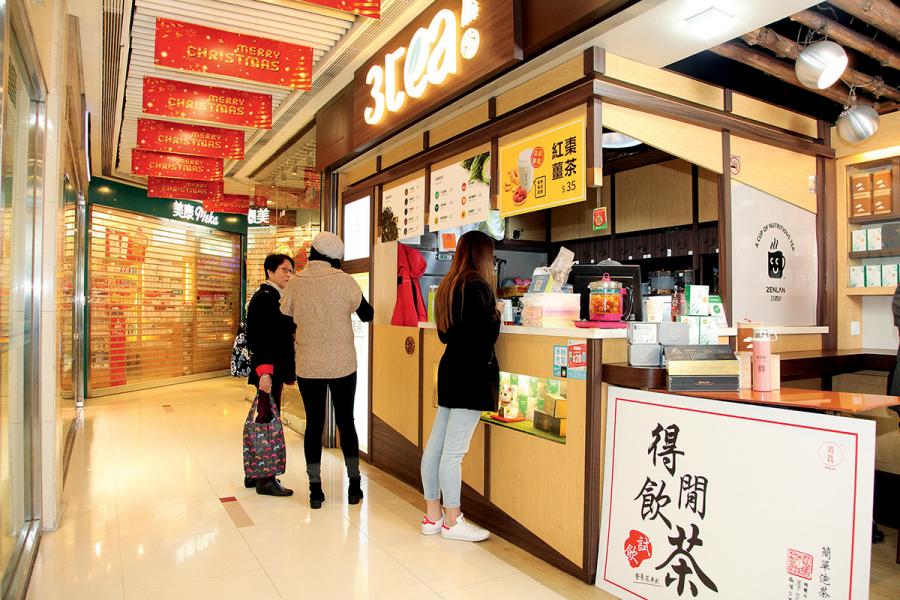 陳東陽在銅鑼灣設立茶飲店,在市場試溫。 陳東陽在銅鑼灣設立茶飲店,在市場試溫。
