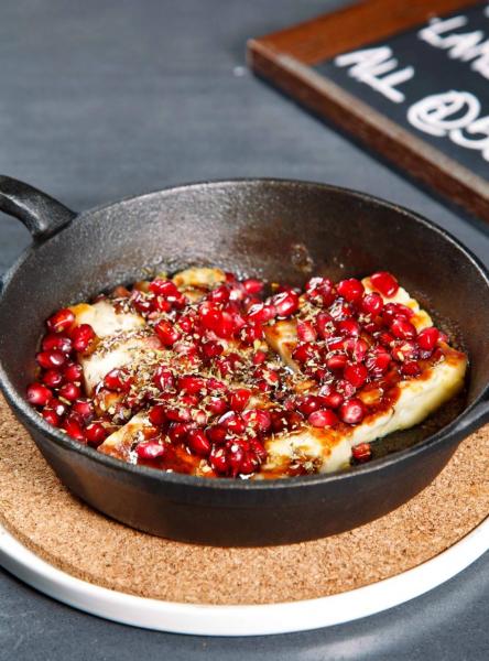 Baked Halloumi, pomegranate molasses, wild oregano:以焗紐西蘭芝士搭配石榴糖漿,酸中帶點微甜,味道香濃。 Baked Halloumi, pomegranate molasses, wild oregano:以焗紐西蘭芝士搭配石榴糖漿,酸中帶點微甜,味道香濃。