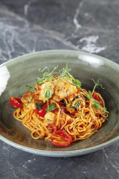 Lobster Tagliolini 大廚用00麵粉每日新鮮製作幼扁麵,搭配鮮甜彈牙的澳洲龍蝦肉,以及香濃的蕃茄龍蝦醬汁,口感煙韌的麵條吸收了醬汁的鮮味,份外美味可口。 Lobster Tagliolini 大廚用00麵粉每日新鮮製作幼扁麵,搭配鮮甜彈牙的澳洲龍蝦肉,以及香濃的蕃茄龍蝦醬汁,口感煙韌的麵條吸收了醬汁的鮮味,份外美味可口。