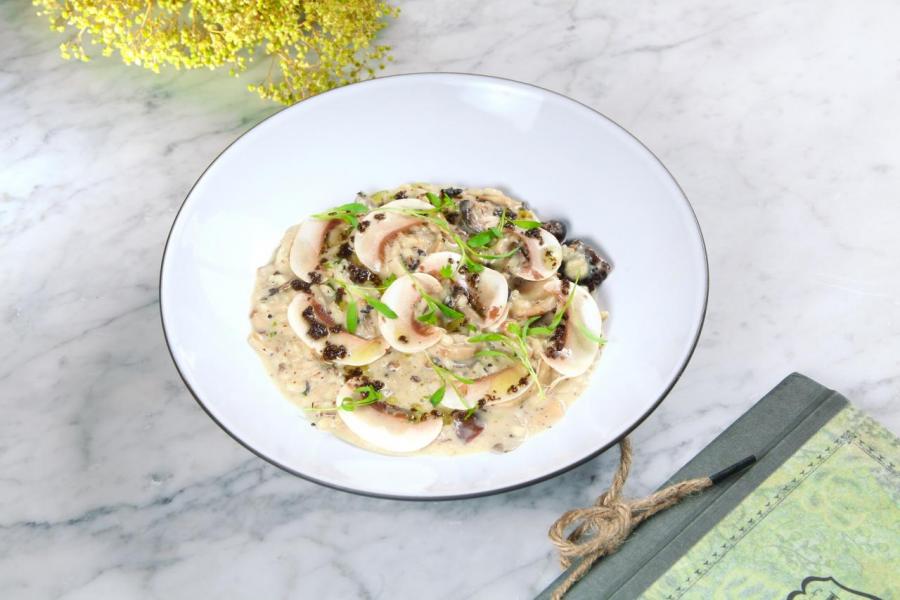 Wild Mushroom Risotto:以法國雜菇搭配巴馬臣芝士、mascarpone芝士、龍蒿油,意大利飯口感綿密,洋溢濃郁的芝士香氣。 Wild Mushroom Risotto:以法國雜菇搭配巴馬臣芝士、mascarpone芝士、龍蒿油,意大利飯口感綿密,洋溢濃郁的芝士香氣。