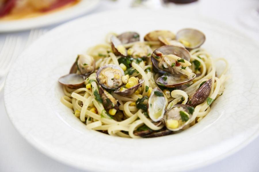 Linguine Pasta with Venetian Clams:鮮甜肥美的威尼斯蜆肉與al dente的扁意粉,配合得恰到好處。 Linguine Pasta with Venetian Clams:鮮甜肥美的威尼斯蜆肉與al dente的扁意粉,配合得恰到好處。