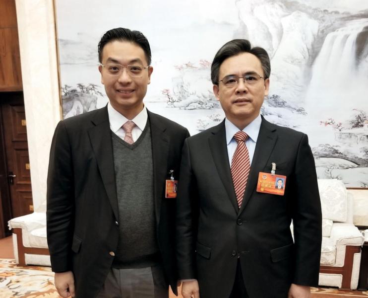 韓博士與黑龍江省政協主席黃建盛先生合照。 韓博士與黑龍江省政協主席黃建盛先生合照。