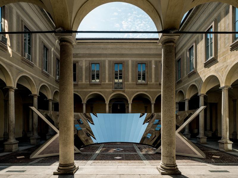 Palazzo Isimbardi是一座16世紀建築物,藝術家匠心獨運地以鏡子裝置為主要媒介,帶來名為Open Sky的作品 Palazzo Isimbardi是一座16世紀建築物,藝術家匠心獨運地以鏡子裝置為主要媒介,帶來名為Open Sky的作品