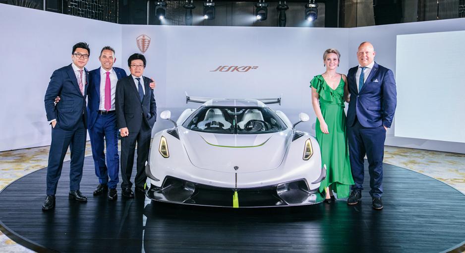 Kingsway K Cars的代表及Christian von Koenigsegg(右一)。 Kingsway K Cars的代表及Christian von Koenigsegg(右一)。