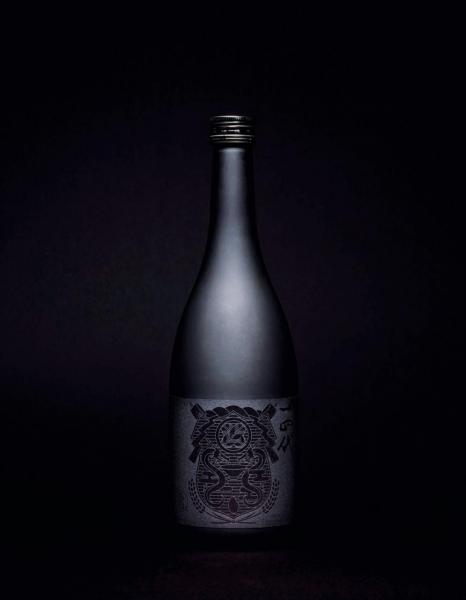 十四代另一典藏級名酒「BLACK LABEL」,貫徹簡約的和式美學。 十四代另一典藏級名酒「BLACK LABEL」,貫徹簡約的和式美學。