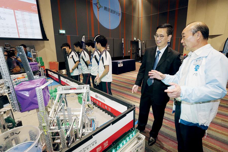 身兼亞洲機器人聯盟主席的梁鍾銘坦言,學生學做機械人,可全方位訓練思維。 身兼亞洲機器人聯盟主席的梁鍾銘坦言,學生學做機械人,可全方位訓練思維。