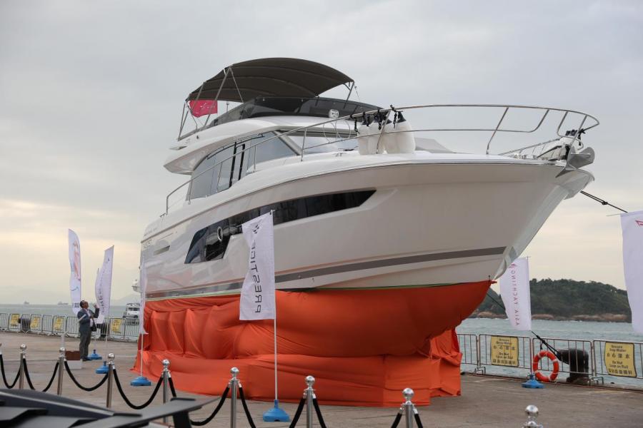 Prestige 520精湛地結合了新一代遊艇系列的所有特點。 Prestige 520精湛地結合了新一代遊艇系列的所有特點。