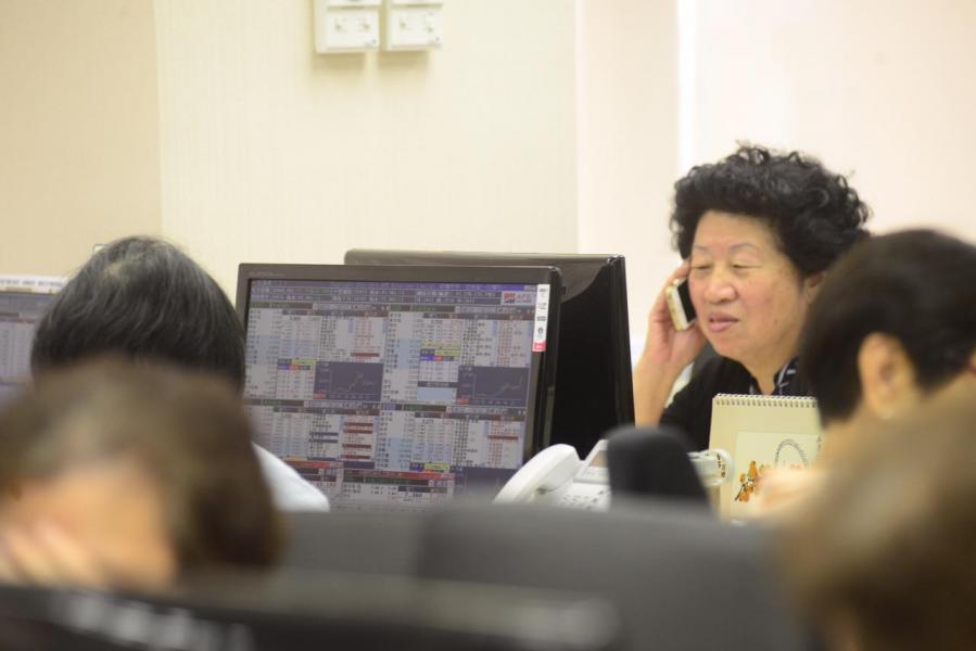 2019年港股開局不錯,散戶當然關注大市是真見底還是假反彈。 2019年港股開局不錯,散戶當然關注大市是真見底還是假反彈。