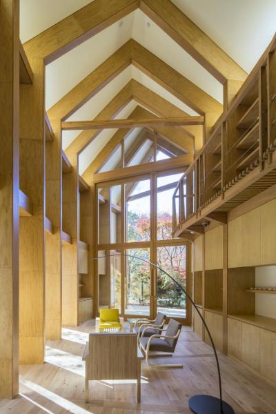 Shishi-Iwa House 圖書室和接待室。 Shishi-Iwa House 圖書室和接待室。