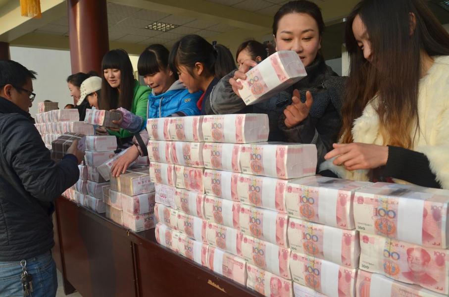 隨著中國愈來愈富強,人民幣在國際的地位亦得到提升。 隨著中國愈來愈富強,人民幣在國際的地位亦得到提升。