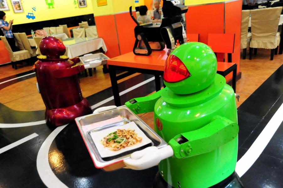 內地已開始有無人餐廳,由煮食到送餐都由機器代勞。 內地已開始有無人餐廳,由煮食到送餐都由機器代勞。