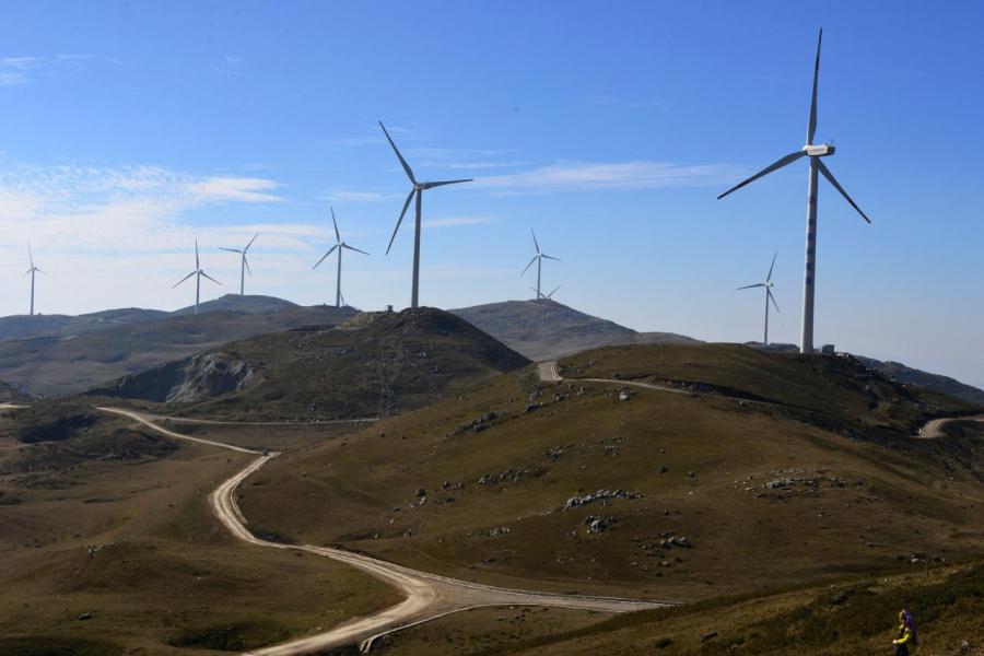 與火力發電比較,風力發電佔地較多。 與火力發電比較,風力發電佔地較多。