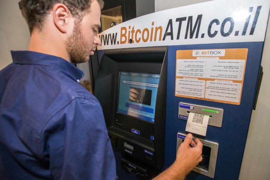 隨着比特幣漸受商店接納,不少國家亦出現比特幣ATM。 隨着比特幣漸受商店接納,不少國家亦出現比特幣ATM。