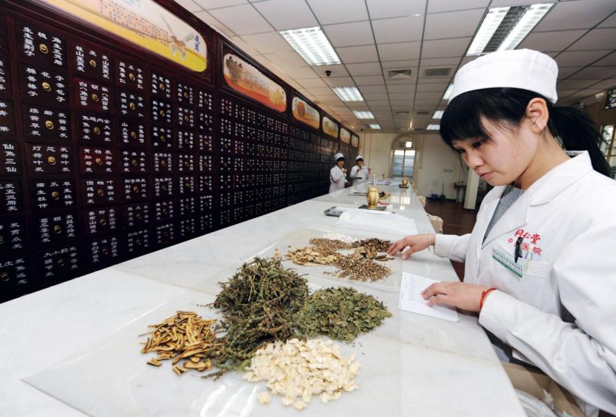 隨著全球人口老化,不少中醫藥企業乘機大肆在全球市場布局。 隨著全球人口老化,不少中醫藥企業乘機大肆在全球市場布局。