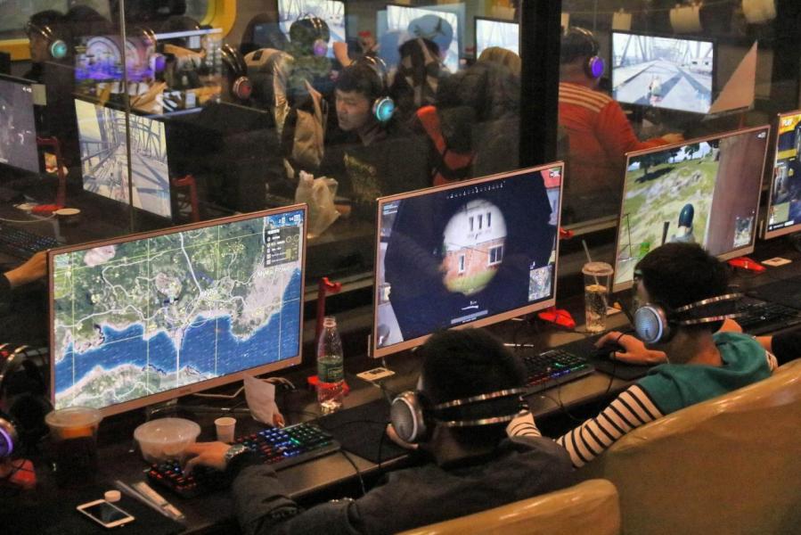 騰訊的網絡遊戲收入增長放緩,因缺乏商業化的新遊戲。 騰訊的網絡遊戲收入增長放緩,因缺乏商業化的新遊戲。