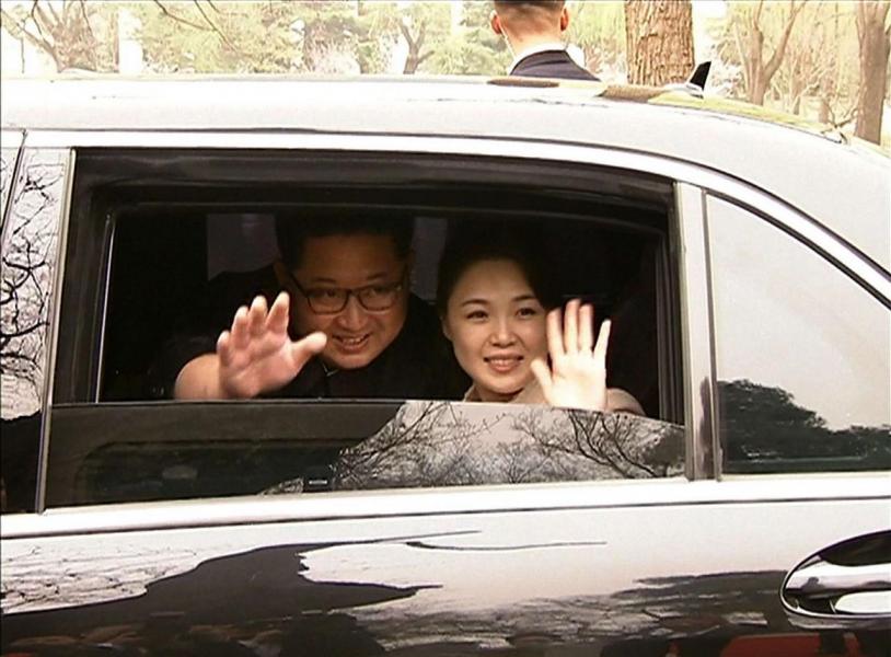 金正恩早前與妻子李雪主秘密出訪北京。 金正恩早前與妻子李雪主秘密出訪北京。