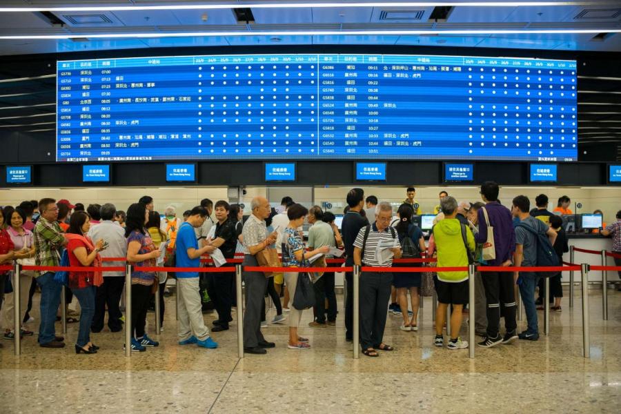 廣深港高鐵香港段通車在即,鄰近九龍站物業被看高一線。 廣深港高鐵香港段通車在即,鄰近九龍站物業被看高一線。
