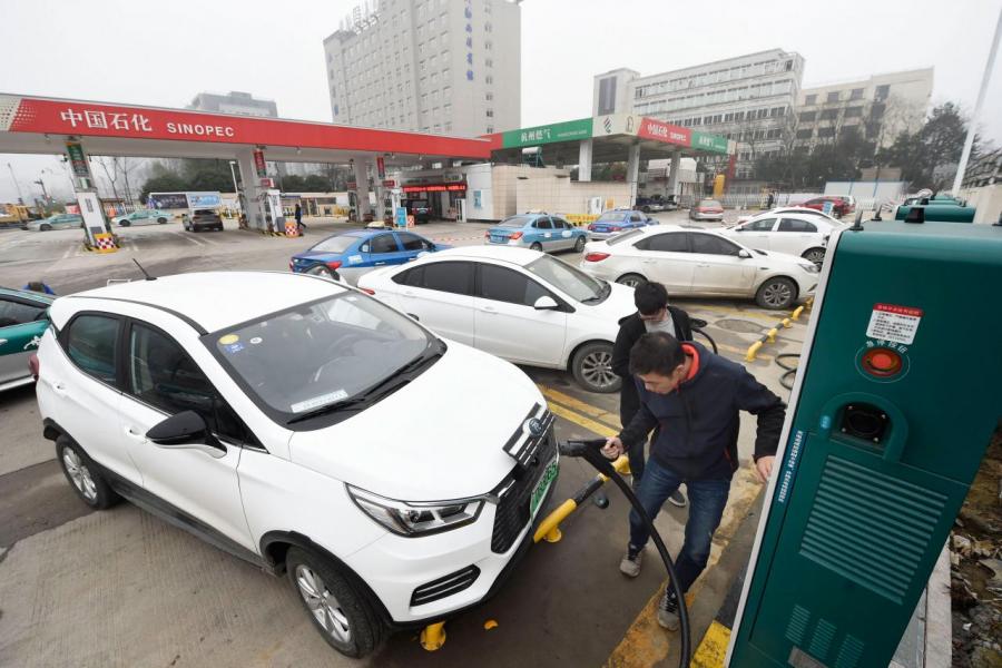 鋰電池電動汽車存在充電時間長、續航短等的缺陷。 鋰電池電動汽車存在充電時間長、續航短等的缺陷。