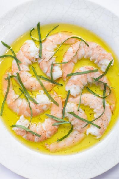 Warm Prawns with Olive Oil:鮮甜彈牙的大蝦伴以頂級橄欖油、檸檬汁、羅勒絲、法國海鹽,簡單清新又美味! Warm Prawns with Olive Oil:鮮甜彈牙的大蝦伴以頂級橄欖油、檸檬汁、羅勒絲、法國海鹽,簡單清新又美味!