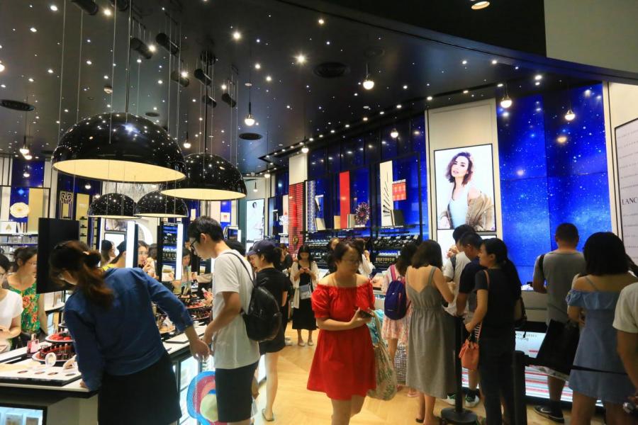 中國的消費業已取代出口和投資等傳統增長動力。 中國的消費業已取代出口和投資等傳統增長動力。