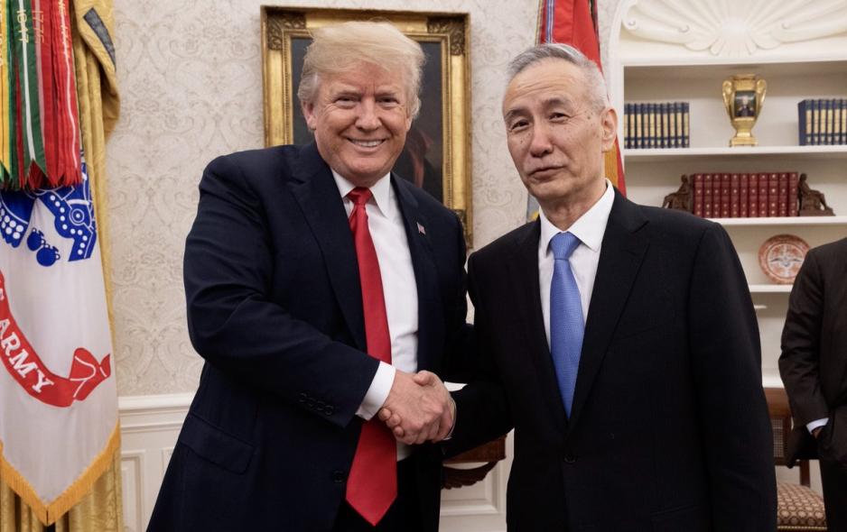 劉鶴(右)直言,雙方在經貿關係達成協議,認為是「雙贏」。 劉鶴(右)直言,雙方在經貿關係達成協議,認為是「雙贏」。